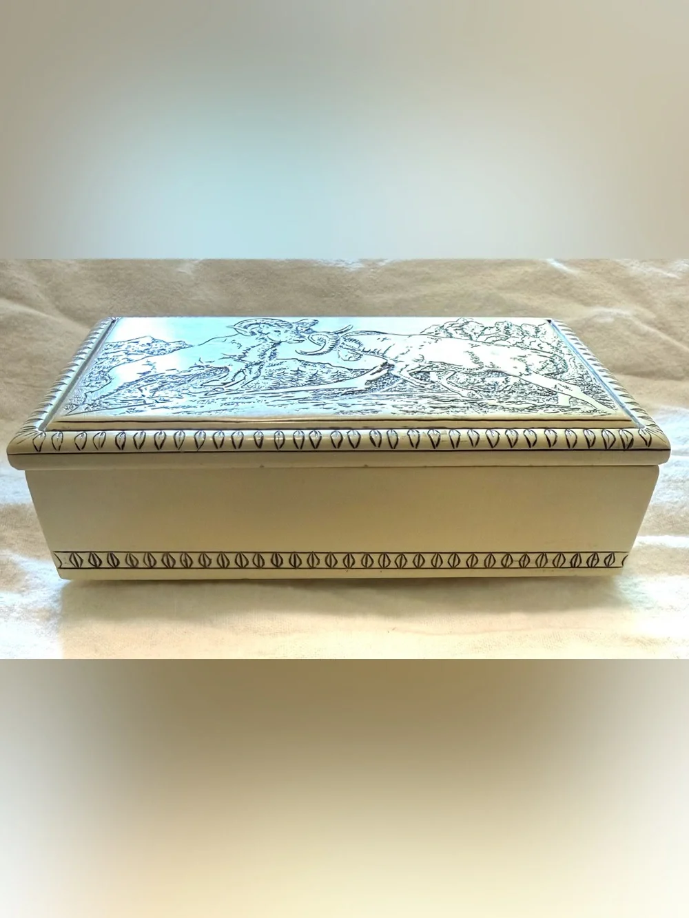 Vintage Canadian Made Bighorn Sheep Trinket Box – Clashing Rams Wildlife Art
